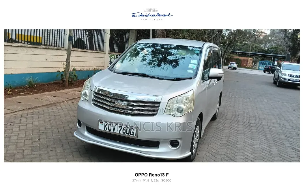Toyota Noah 2012 Silver