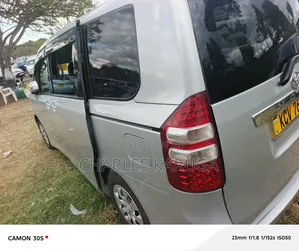 Toyota Noah 2012 Silver