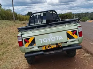 Toyota Hilux 1998 Green