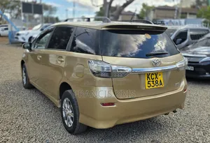 Toyota Wish 2012 Gold