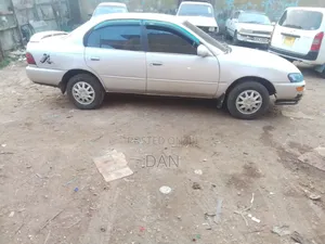 Toyota Corolla Sedan 1999 Gold