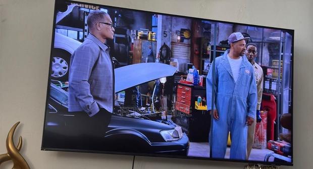 55” Samsung TV - thumbnail 2