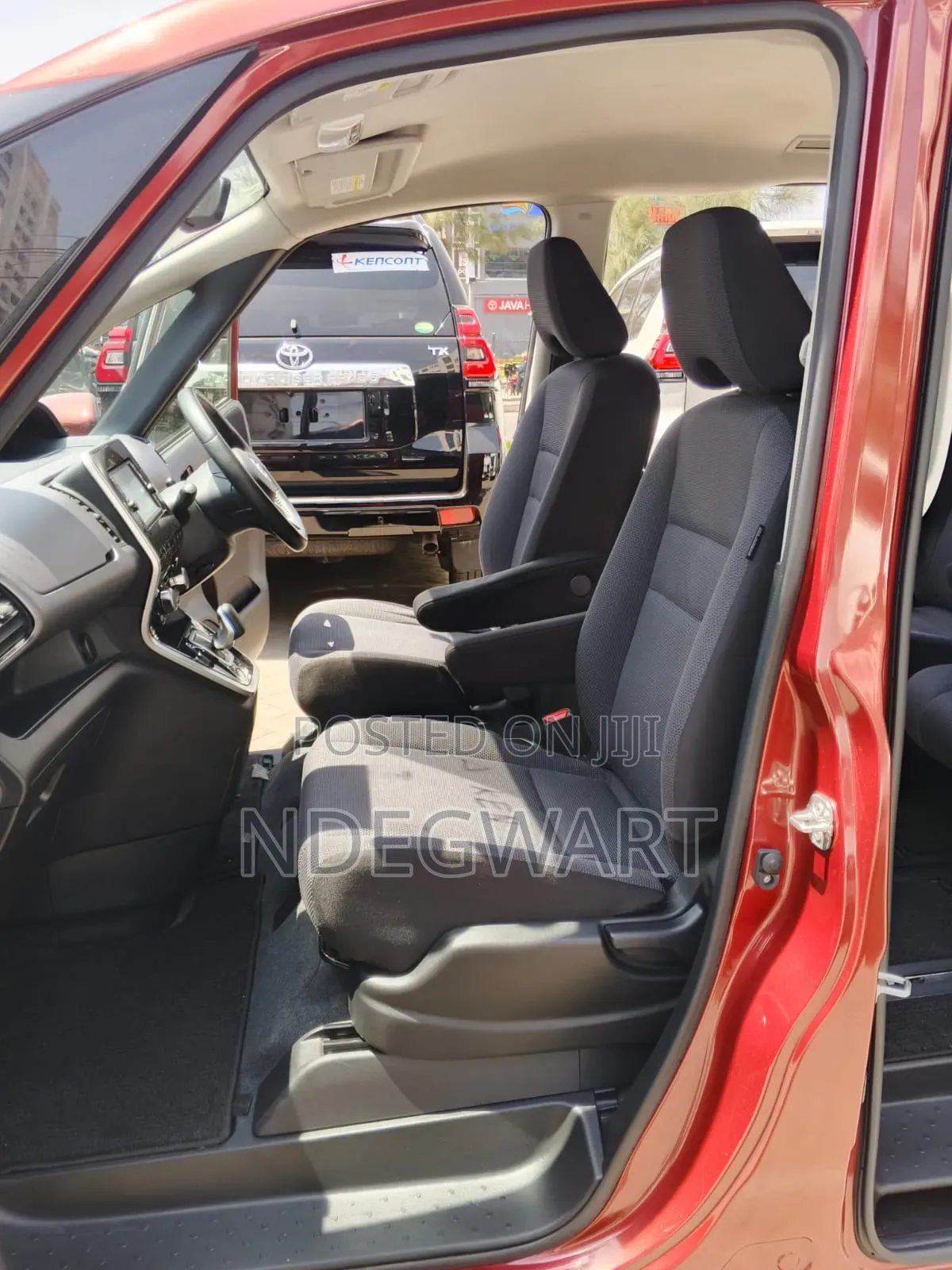 Nissan Serena 2019 Red