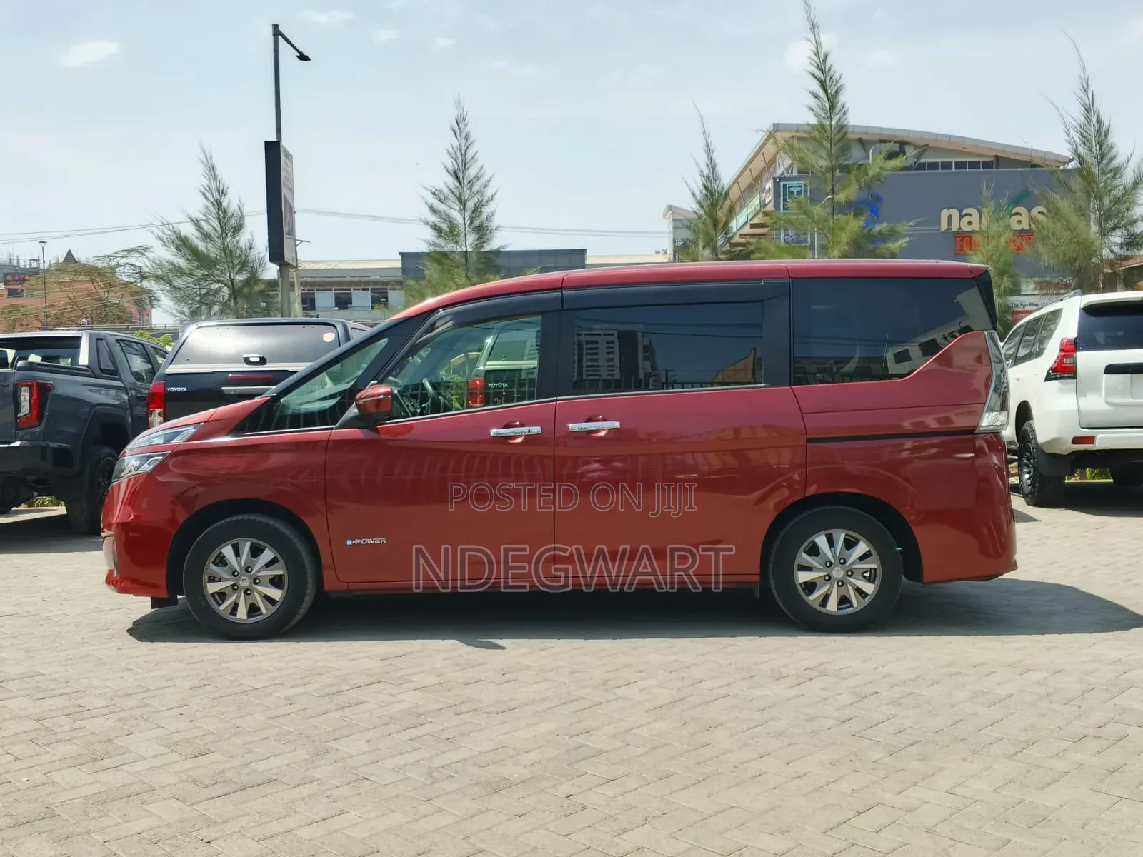 Nissan Serena 2019 Red
