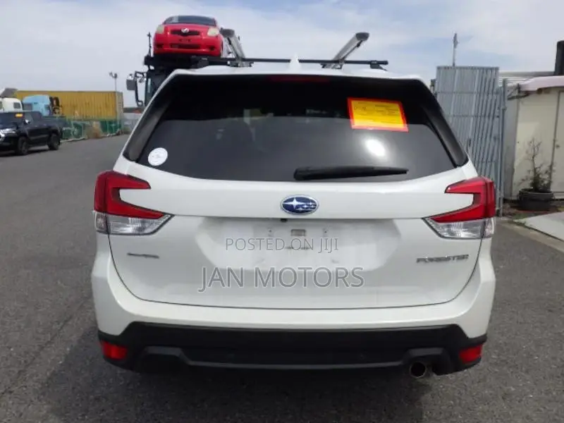 Subaru Forester Premium AWD 2019 White