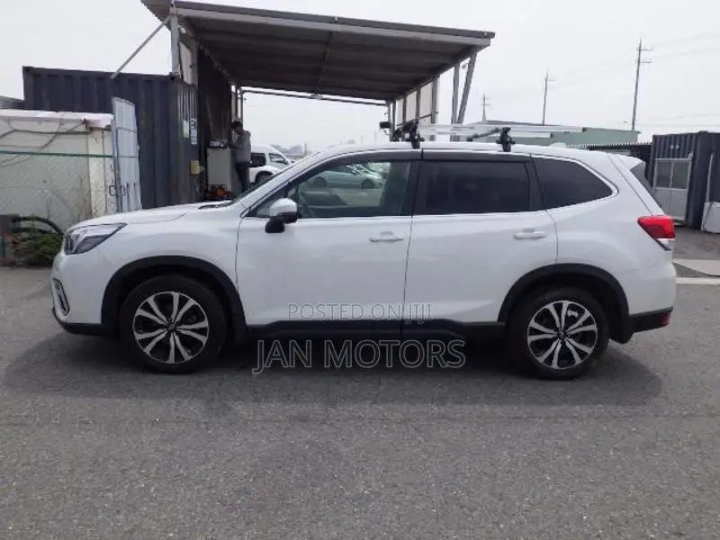Subaru Forester Premium AWD 2019 White