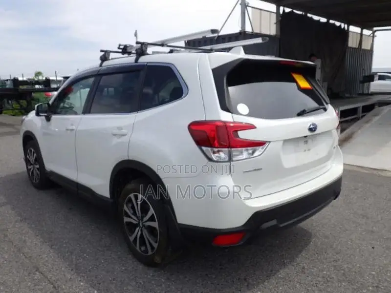 Subaru Forester Premium AWD 2019 White