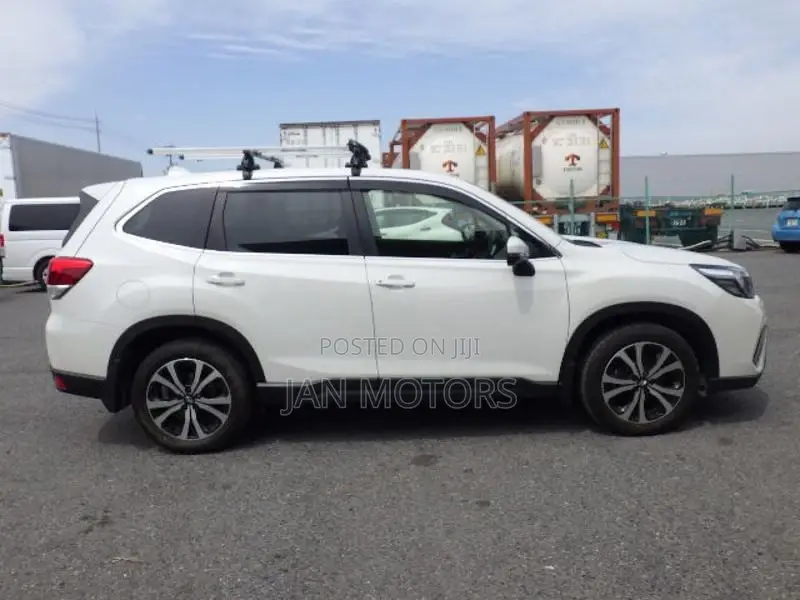 Subaru Forester Premium AWD 2019 White