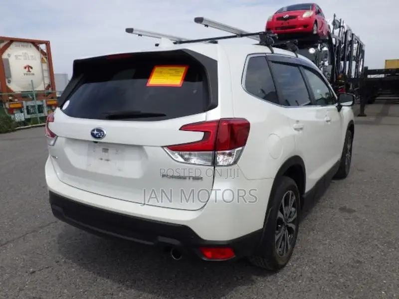 Subaru Forester Premium AWD 2019 White