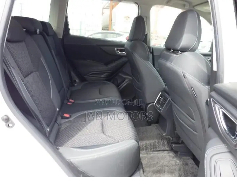 Subaru Forester Premium AWD 2019 White