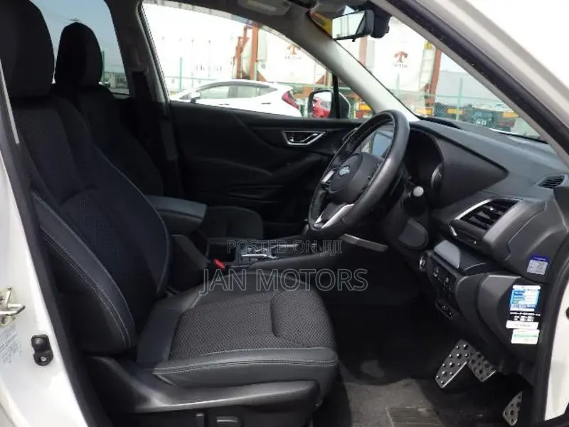 Subaru Forester Premium AWD 2019 White