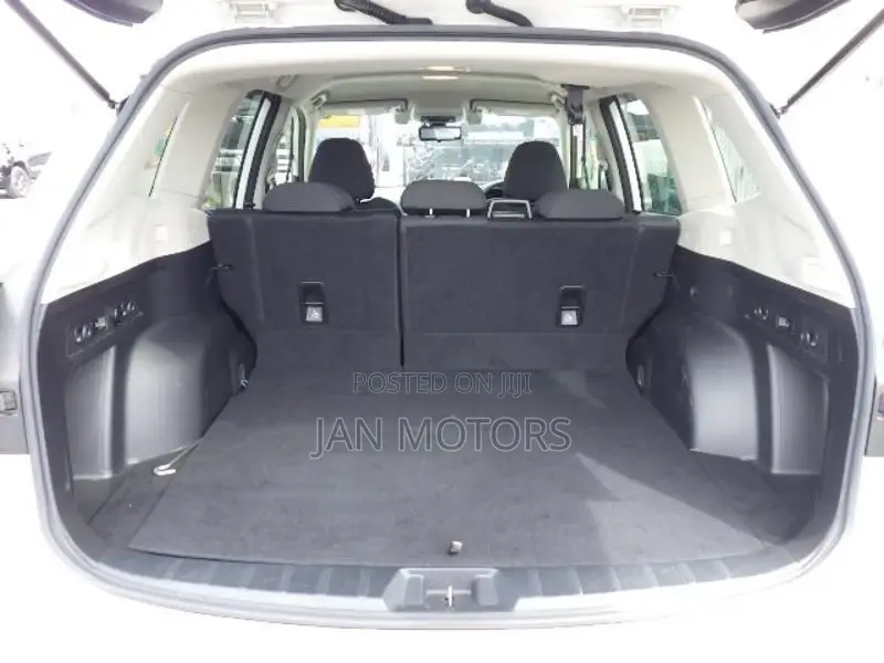 Subaru Forester Premium AWD 2019 White