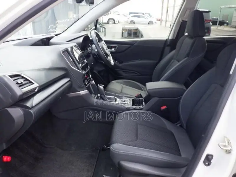 Subaru Forester Premium AWD 2019 White