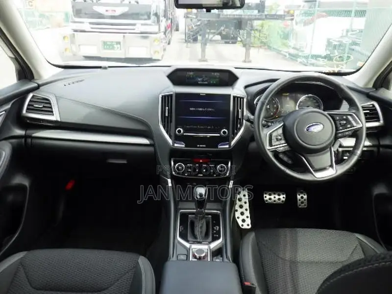 Subaru Forester Premium AWD 2019 White