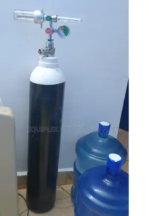 1.36m3 Oxygen Cylinder Complete With Regulator, Flowmeter, and Key