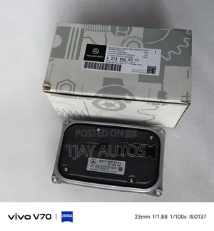 Mercedes-Benz W205 Headlight Ballast Control Module a 213 900 57 11