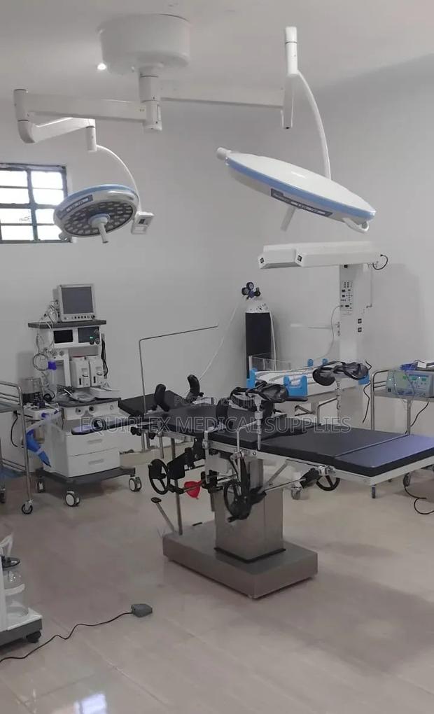 Durable Hydraulic Theatre Operating Table for Surgical Procedures - main view