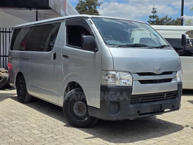 Toyota HiAce 2019 Silver - thumbnail 5