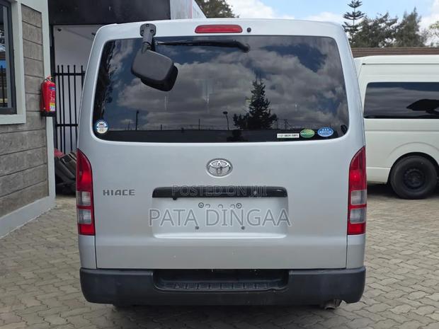 Toyota HiAce 2019 Silver - thumbnail 8