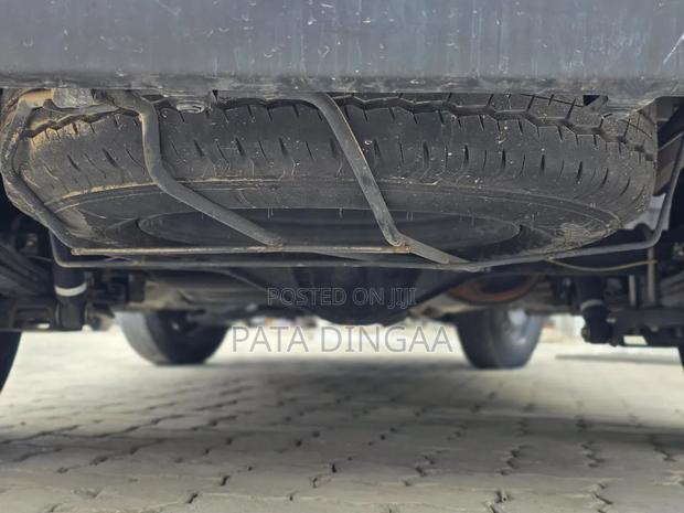 Toyota HiAce 2019 Silver - thumbnail 10