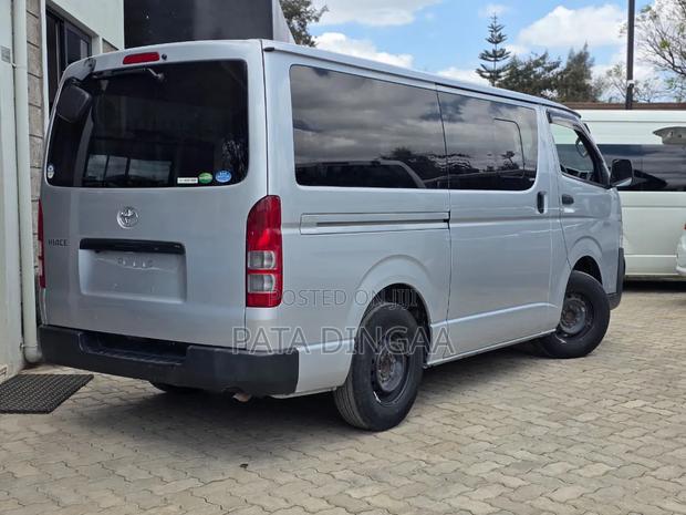Toyota HiAce 2019 Silver - thumbnail 11