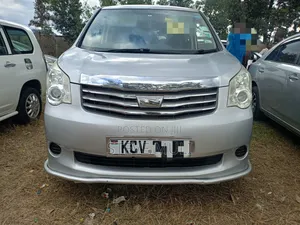 Toyota Noah 2.0 158hp FWD (8 Seater) 2012 Silver