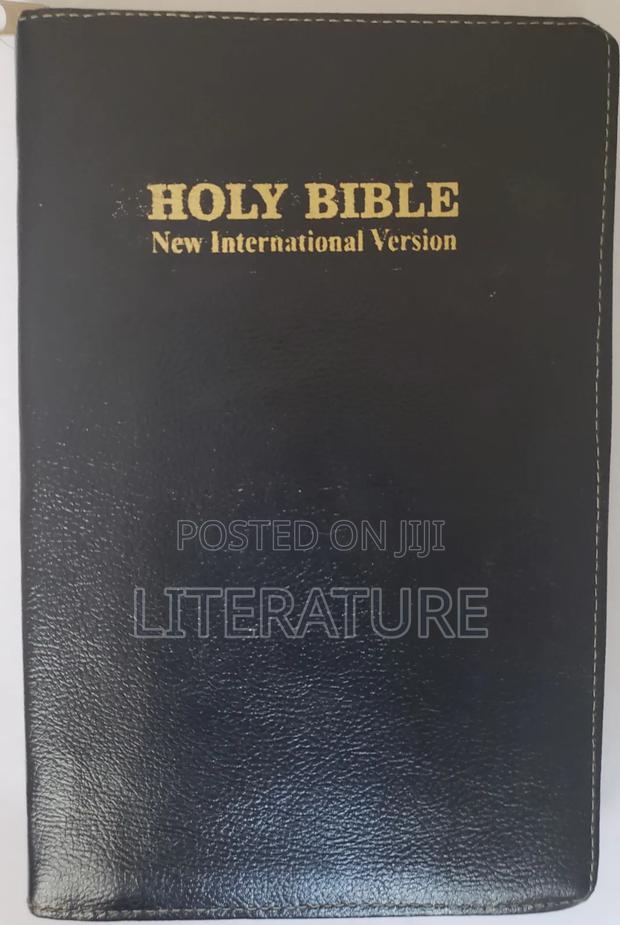 Holy Bible New International Version Bible(NIV).