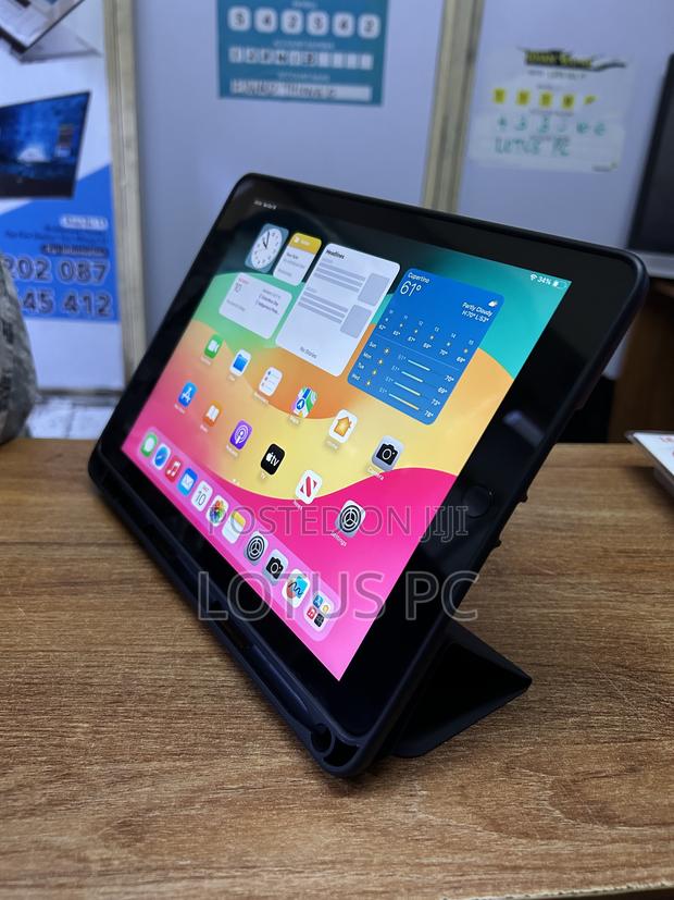 Apple iPad 9.7 128 GB Gray - main view