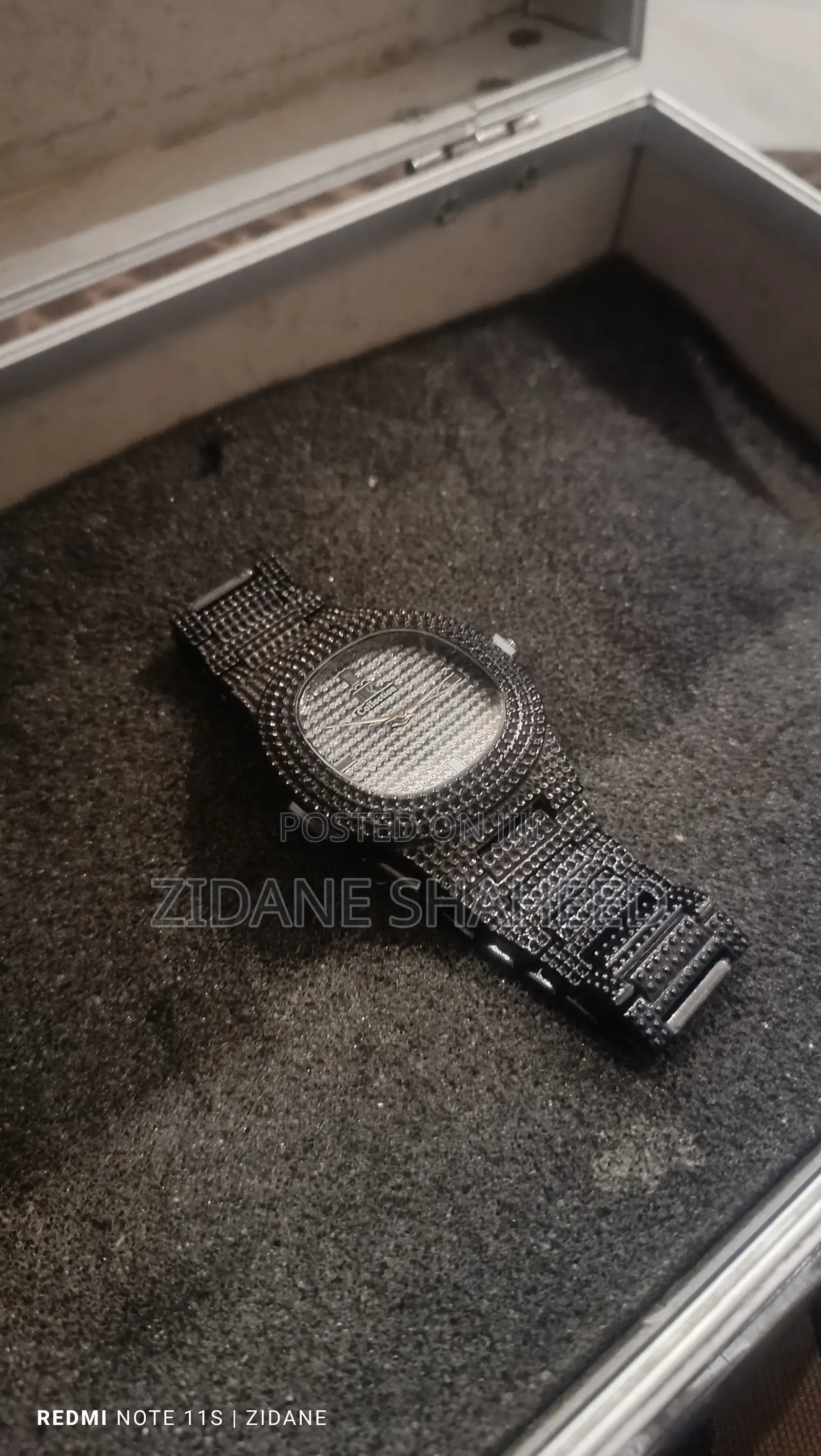 Páve Diamond-Styled Luxury Quartz Watch