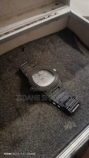 Páve Diamond-Styled Luxury Quartz Watch