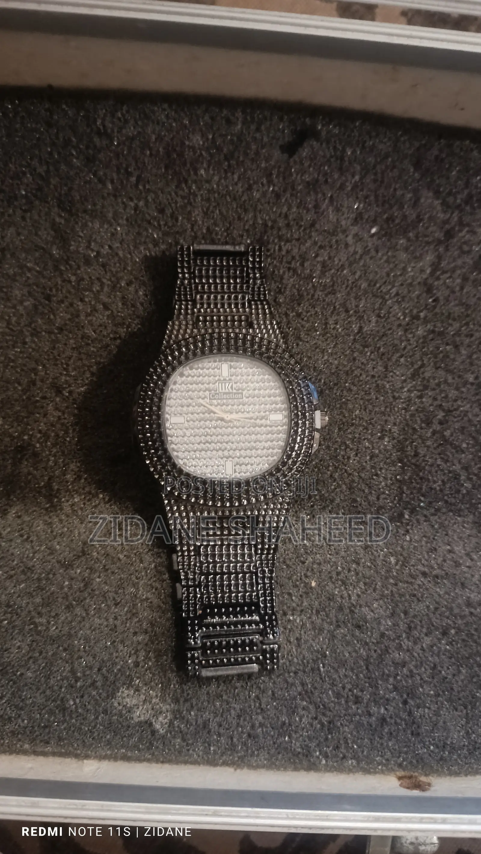 Páve Diamond-Styled Luxury Quartz Watch