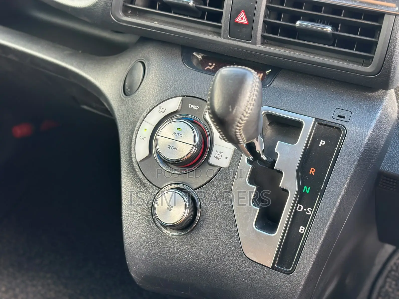 Toyota Sienta 1.5 FWD 2019 Red