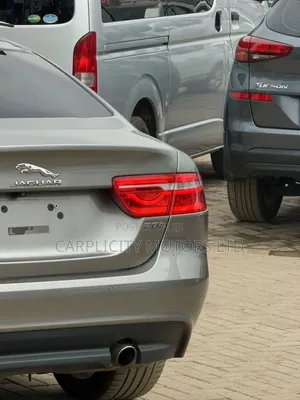 Jaguar XE 2018 Gray