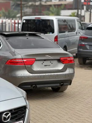 Jaguar XE 2018 Gray