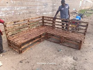 L Shape. 7 Seater Pallet Seat
