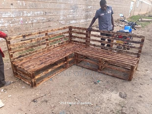 L Shape. 7 Seater Pallet Seat