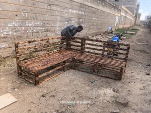 L Shape. 7 Seater Pallet Seat