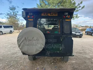 Land Rover Defender 2001 Green