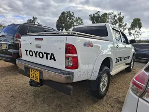Toyota Hilux 2014 Off white