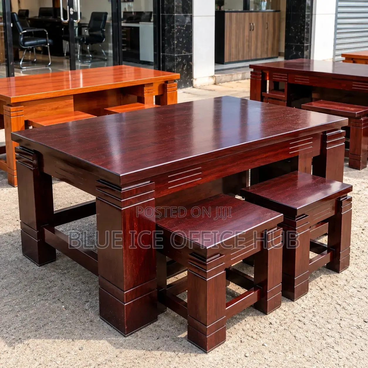 Heavy Wooden Coffe Table With 2 Matching Stools
