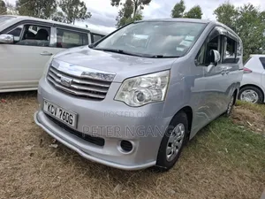 Toyota Voxy X 4WD 7-Seater 2012 Silver