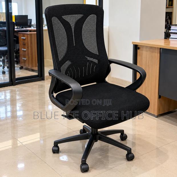 Black Ergonomic Mesh Office Chair With Adjustable Height - thumbnail 4