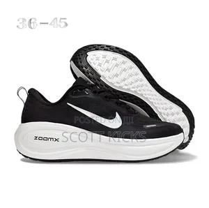 Nike Vomero Plus Trainers/Sneakers