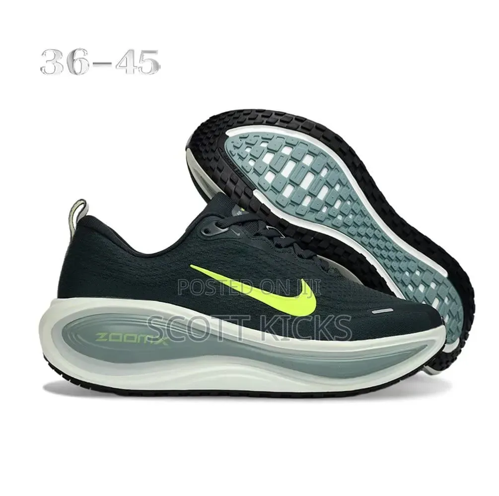 Nike Vomero Plus Trainers/Sneakers