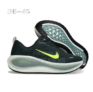 Nike Vomero Plus Trainers/Sneakers