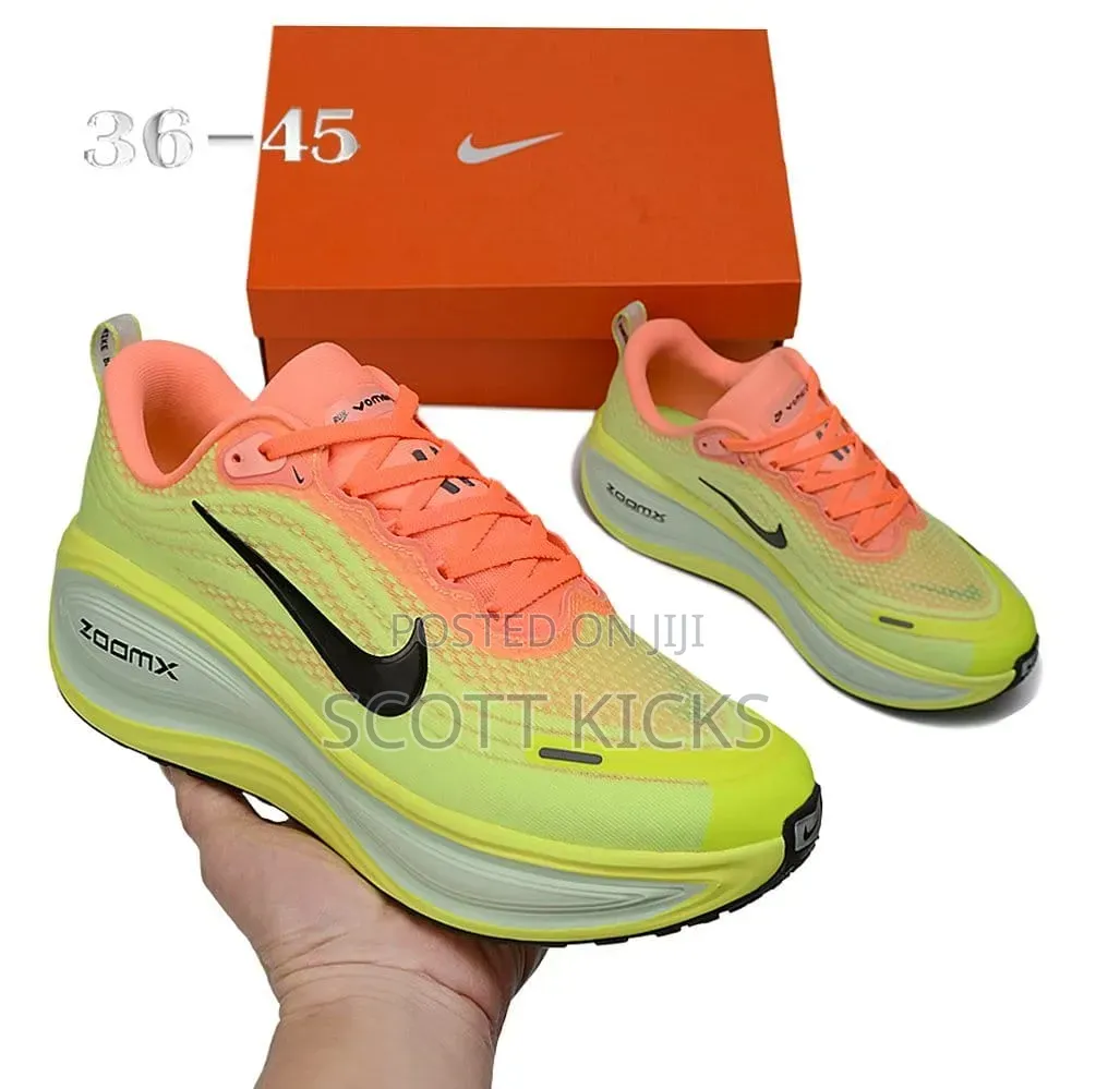 Nike Vomero Plus Trainers/Sneakers