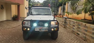 Toyota Land Cruiser 2010 White