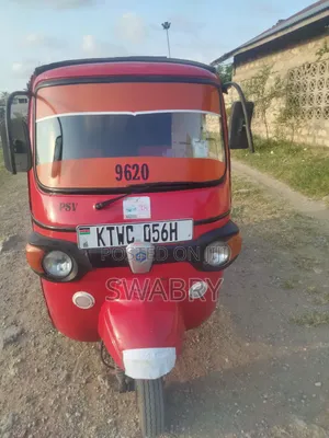 Piaggio 2021 Red