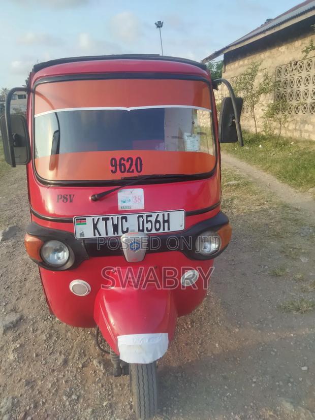 Piaggio 2021 Red - main view