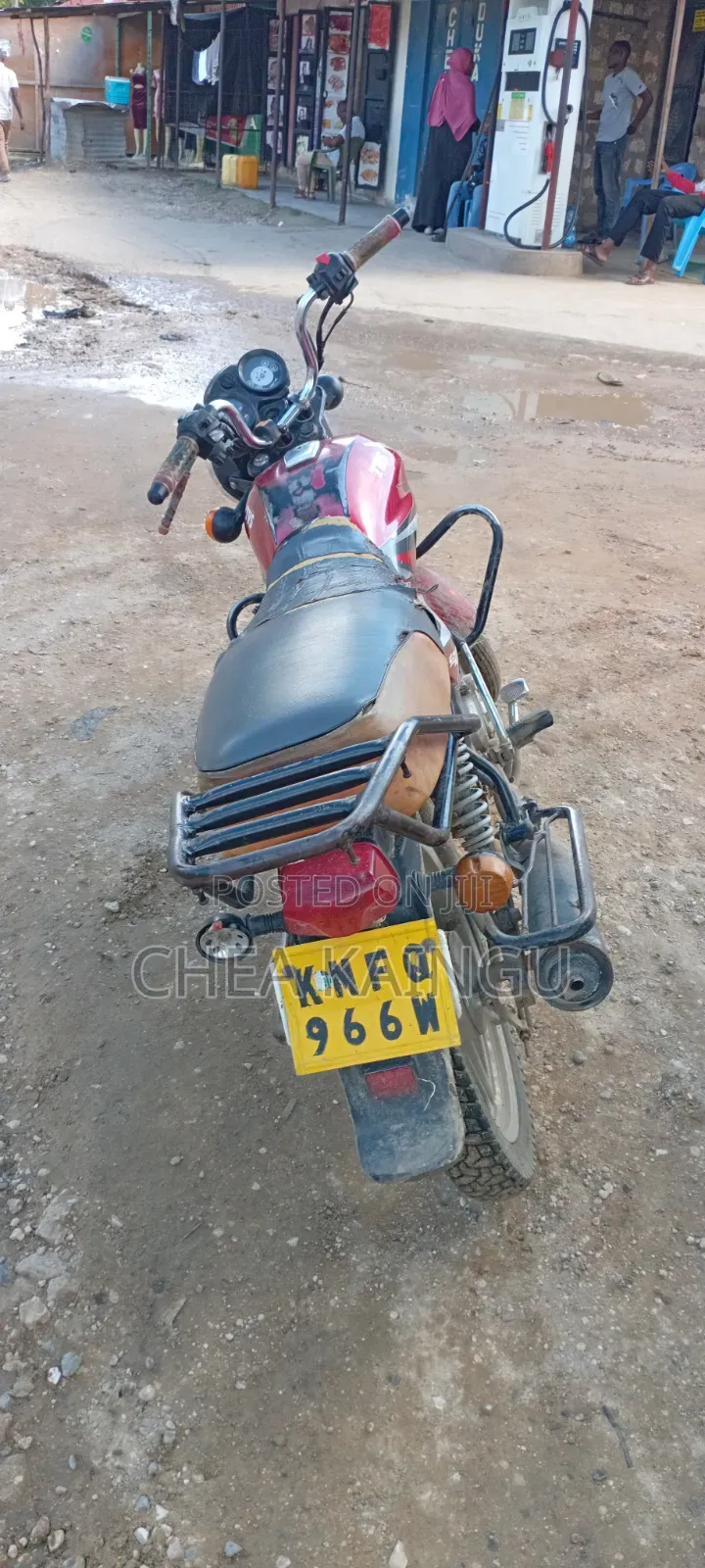 TVS HLX 125 2020 Red